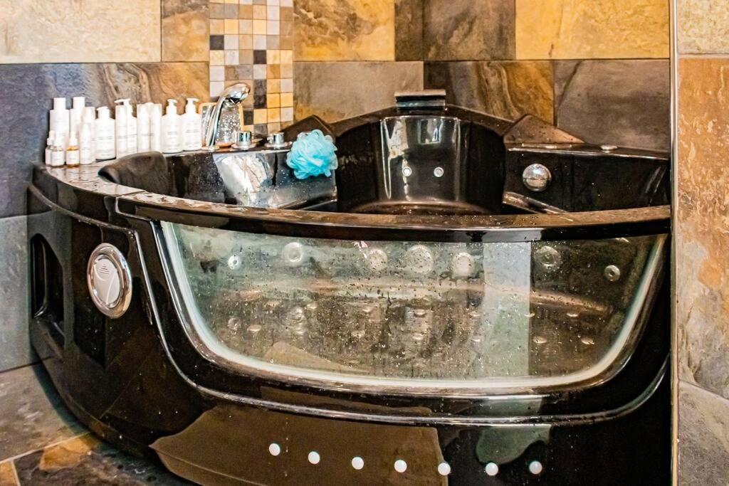 Duplex, Jacuzzi, Terrasse Sur Les Toits Apartment Nisa Exterior foto